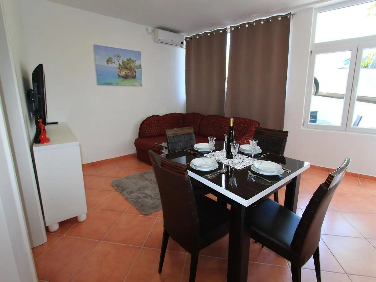Apartments Nero Novi Vinodolski