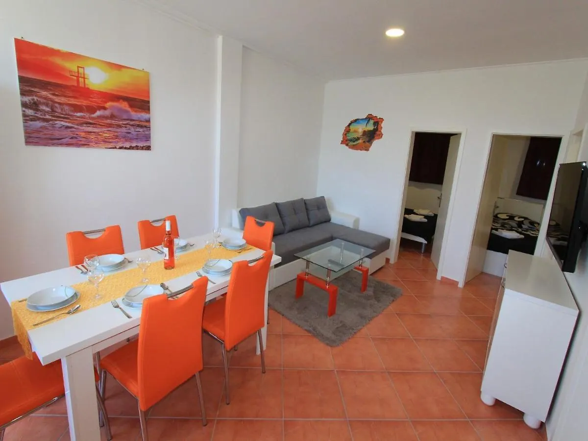Apartments Nero Novi Vinodolski