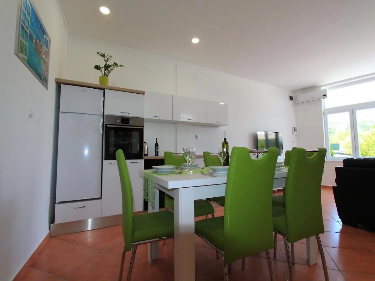 Apartments Nero Novi Vinodolski