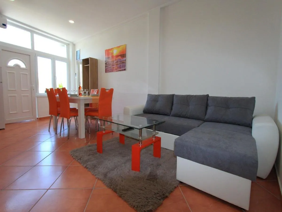 Apartments Nero Novi Vinodolski 0*,