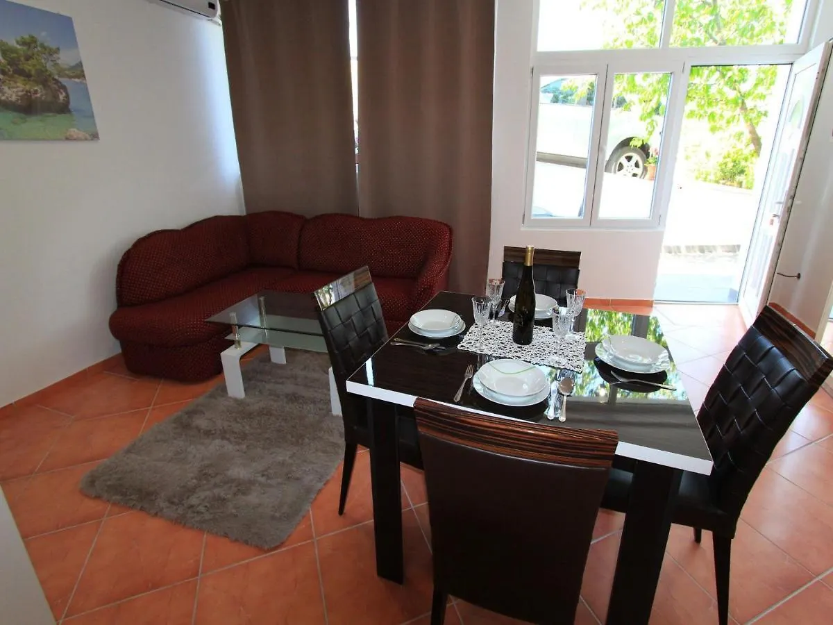 Apartments Nero Novi Vinodolski
