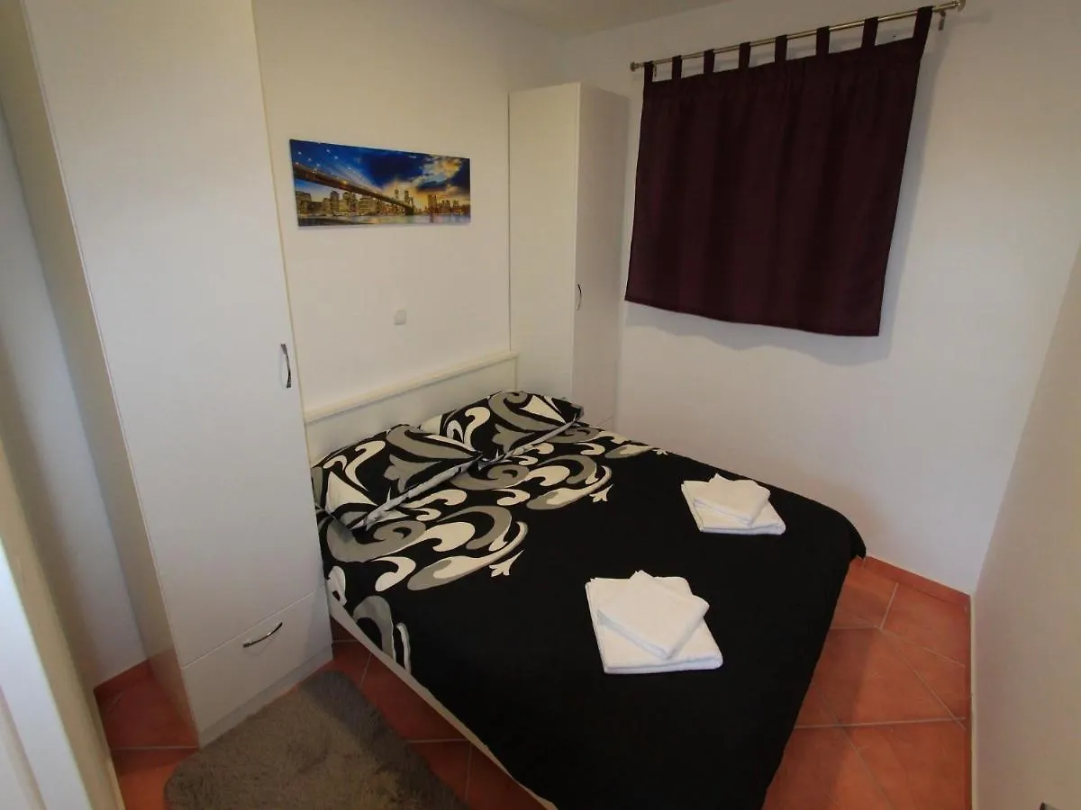 Apartments Nero Novi Vinodolski