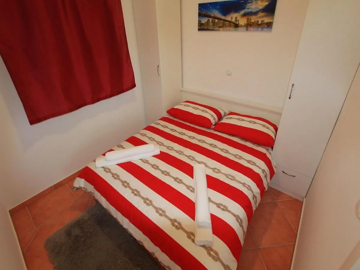 Apartments Nero Novi Vinodolski 0*,  Croatia