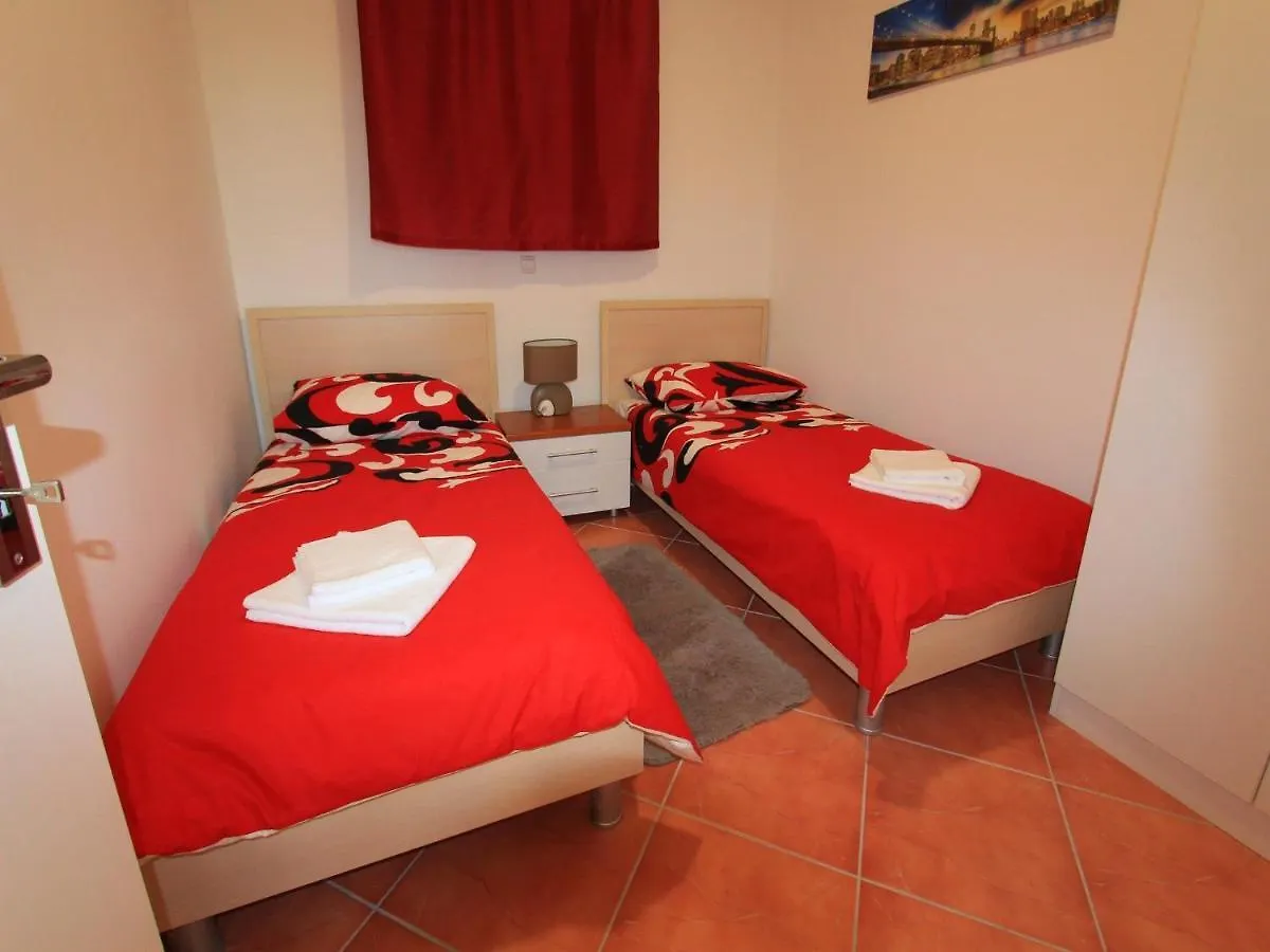 Apartments Nero Novi Vinodolski