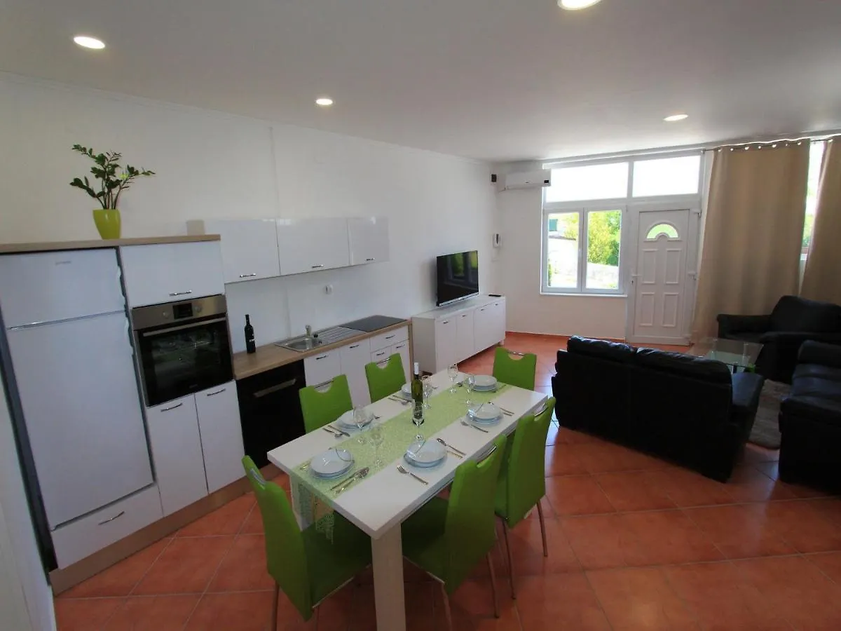 Apartments Nero Novi Vinodolski