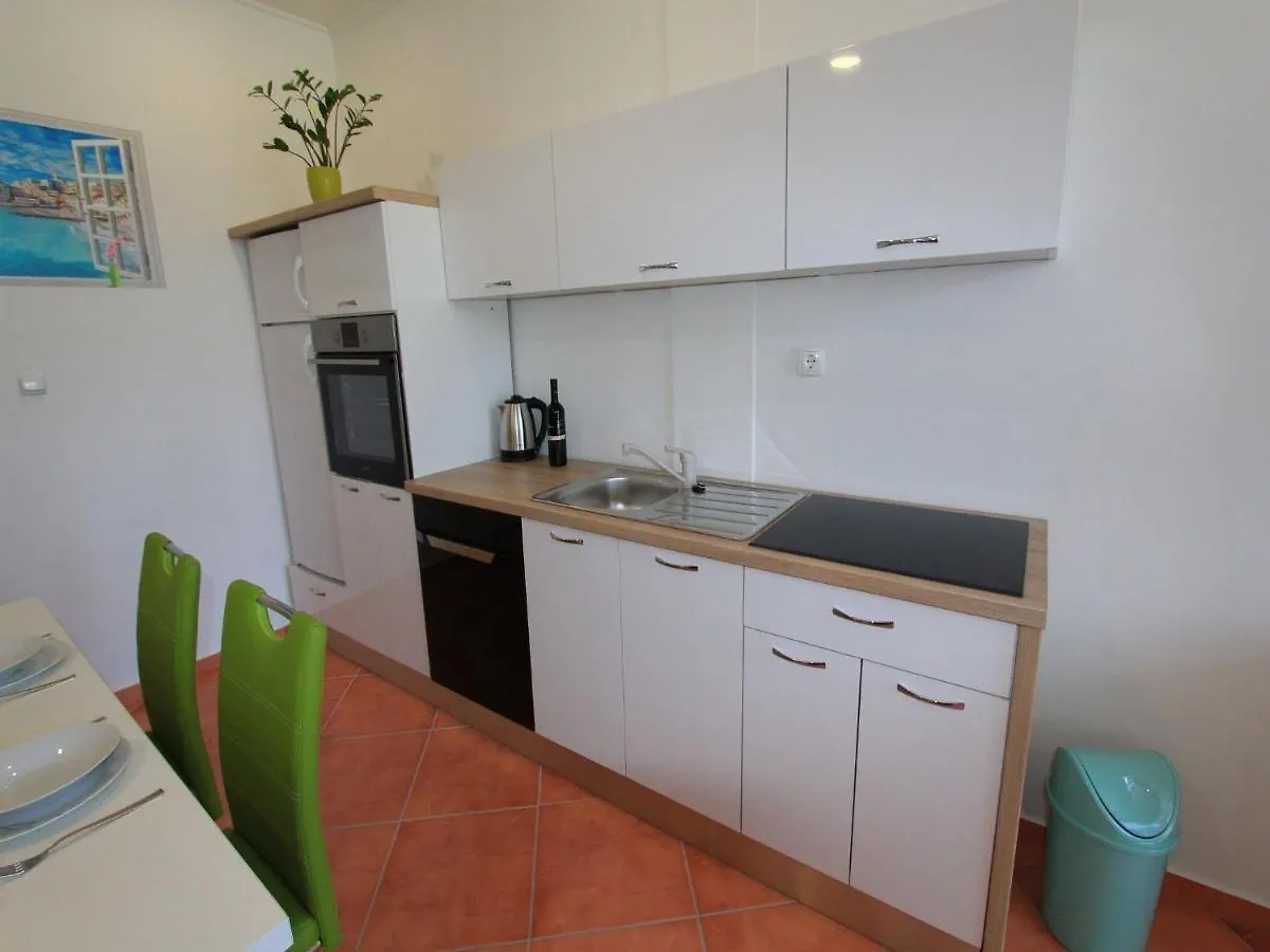 Apartments Nero Novi Vinodolski