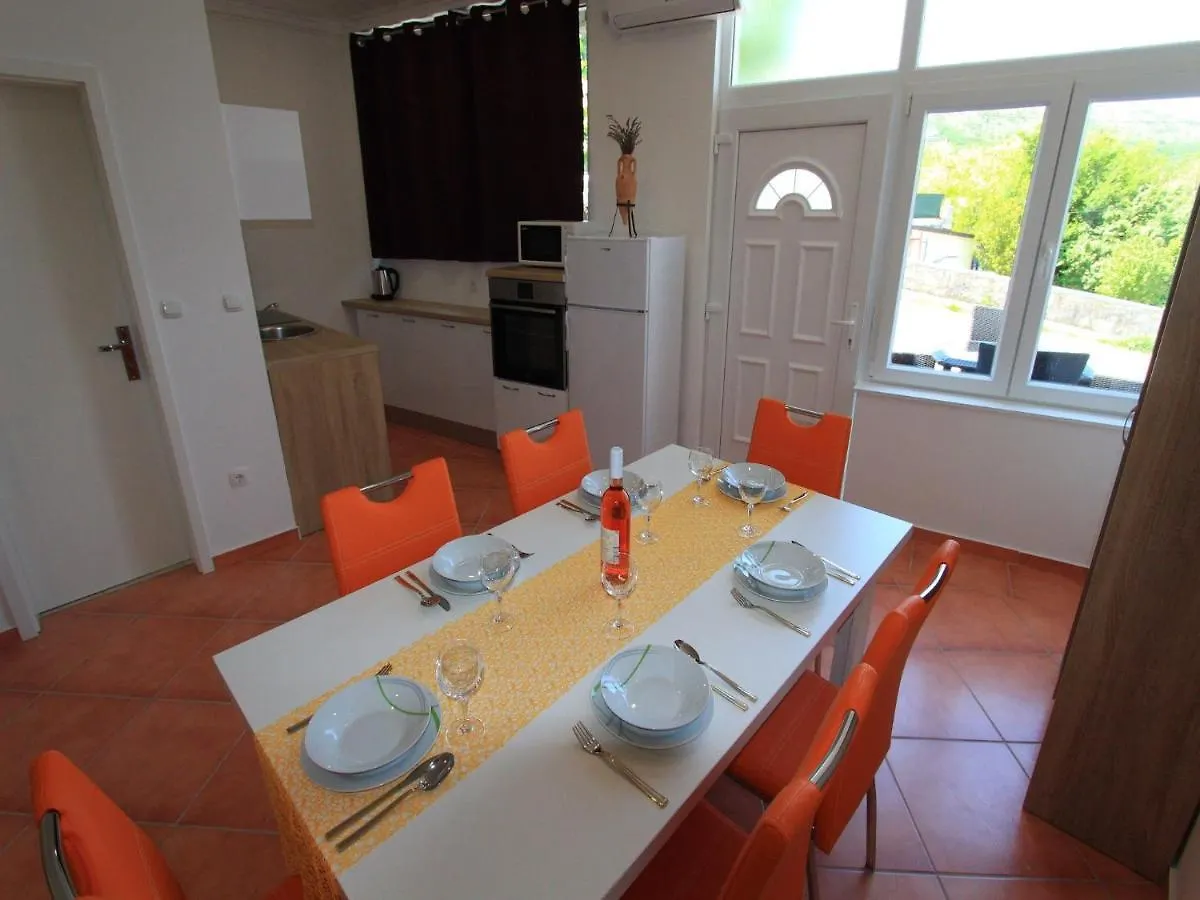 Apartments Nero Novi Vinodolski