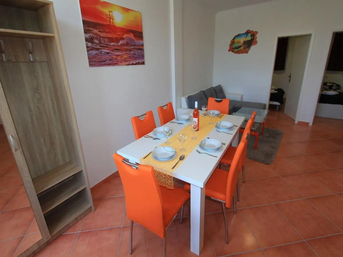 Apartments Nero Novi Vinodolski