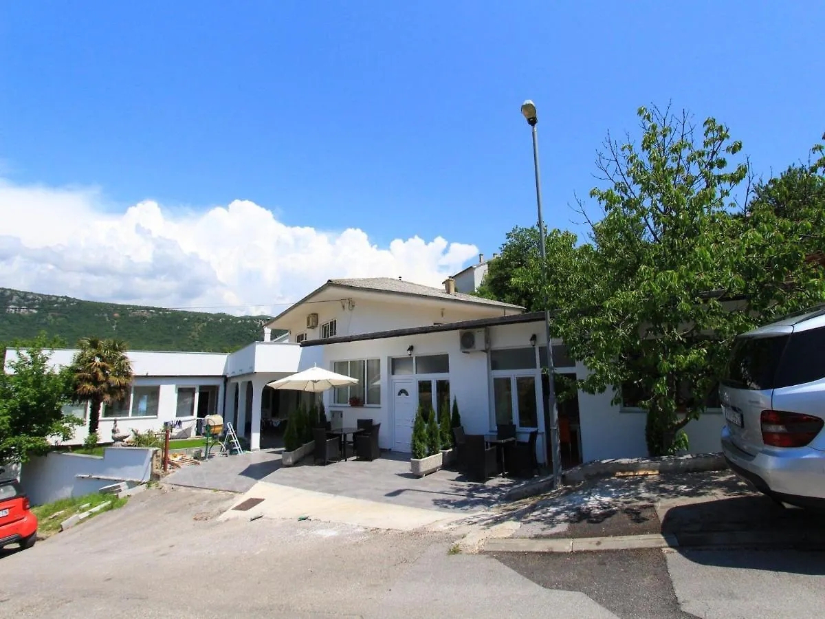 Apartments Nero Novi Vinodolski 0*,