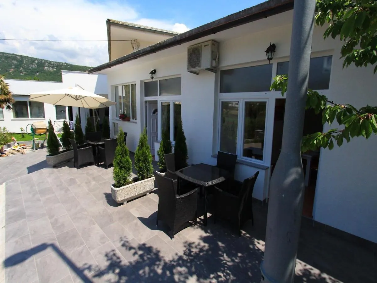 Apartments Nero Novi Vinodolski