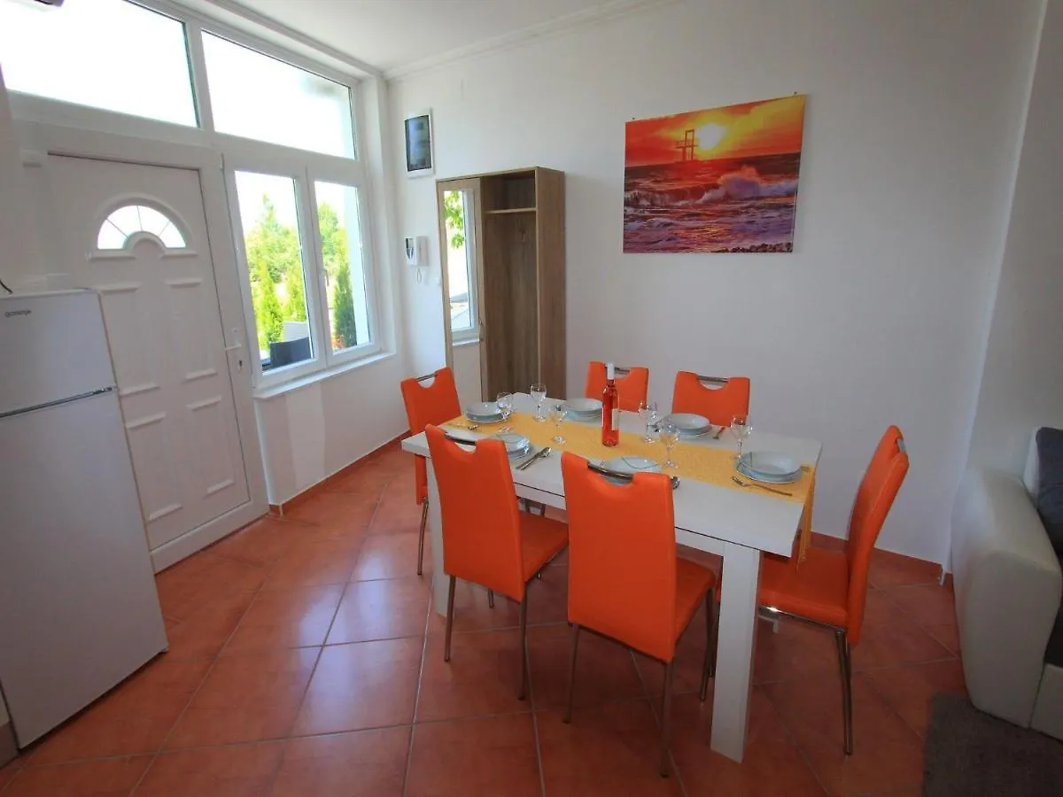 Apartments Nero Novi Vinodolski
