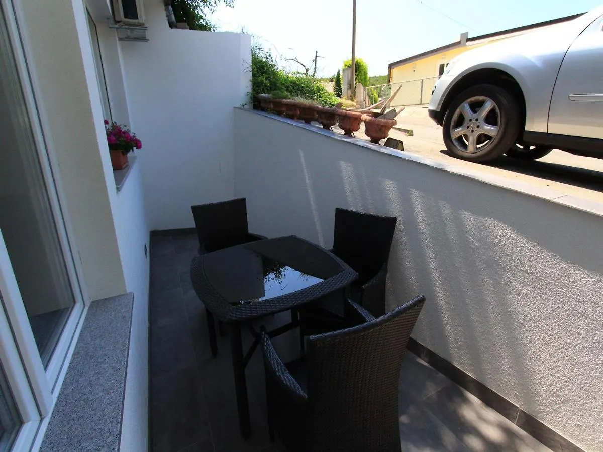 Apartments Nero Novi Vinodolski