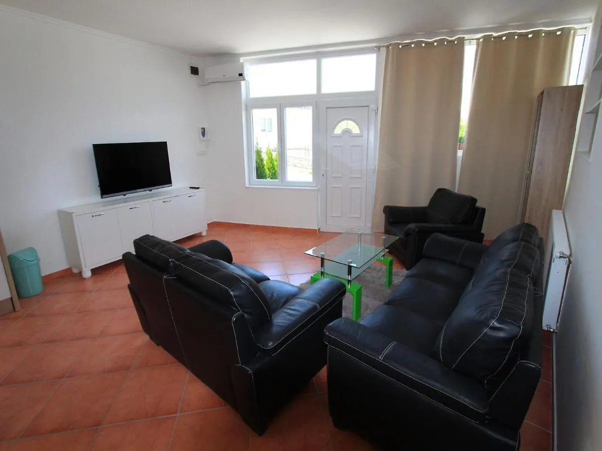 Apartments Nero Novi Vinodolski