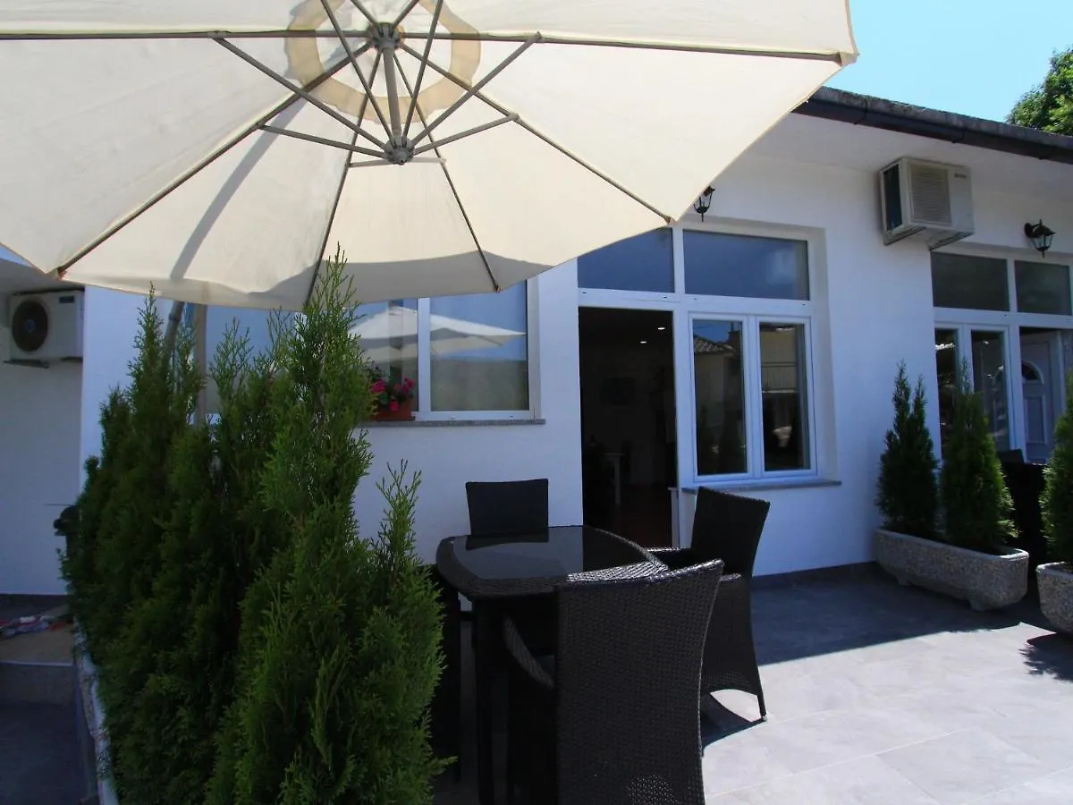 Apartments Nero Novi Vinodolski