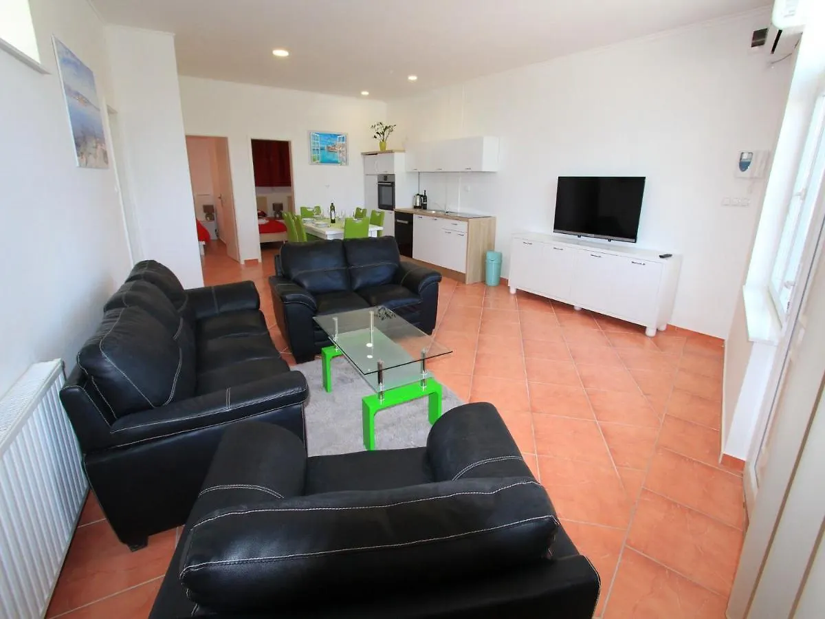 Apartments Nero Novi Vinodolski 0*,  Croatia
