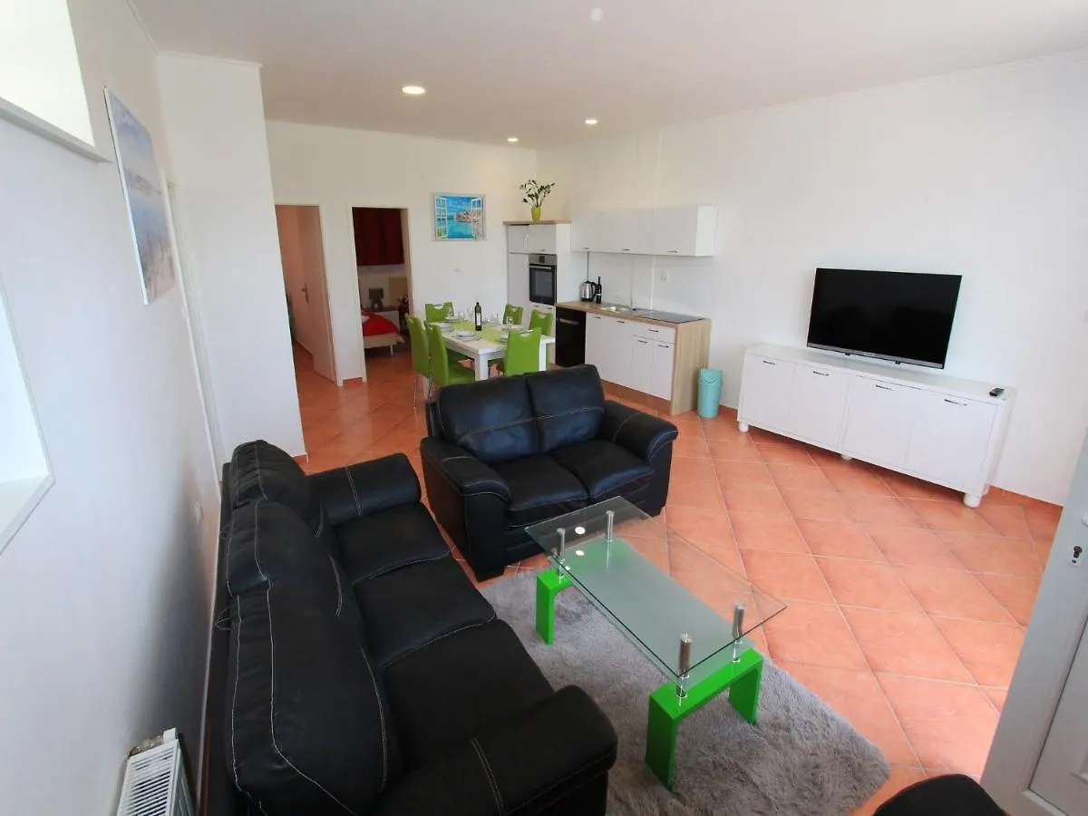 Apartments Nero Novi Vinodolski