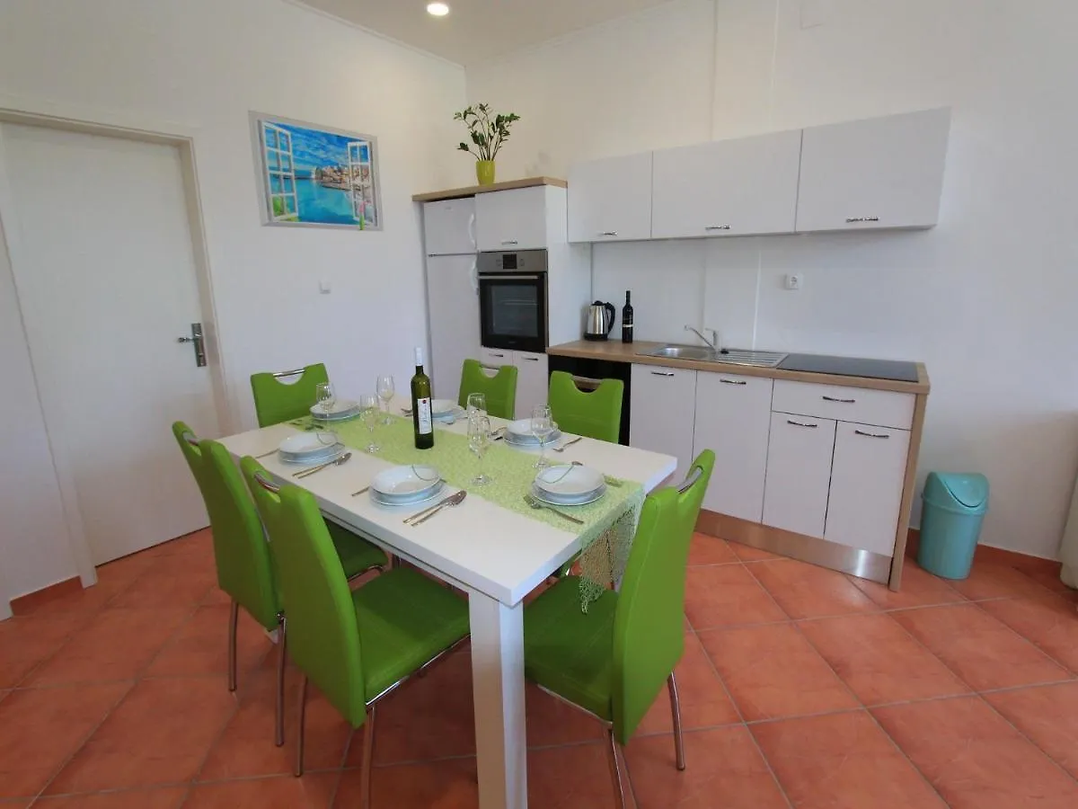 Apartments Nero Novi Vinodolski